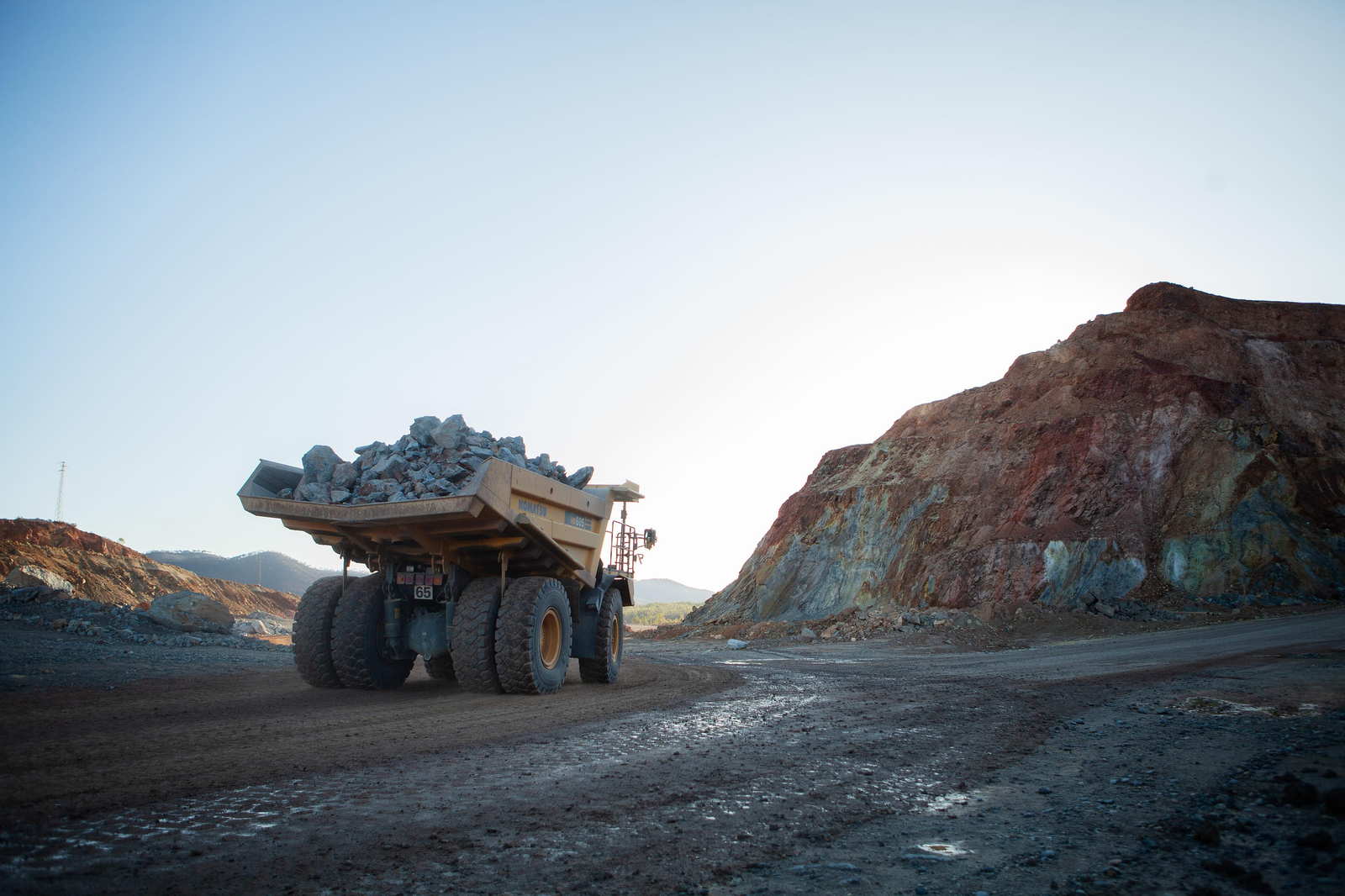 Maquinaria pesada en la mina de Riotinto.