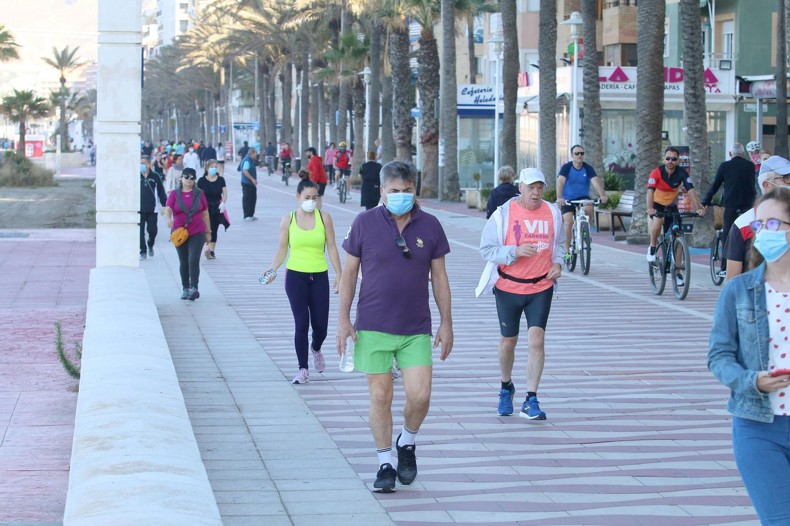 Las imágenes de la afluencia masiva de deportistas al paseo marítimo