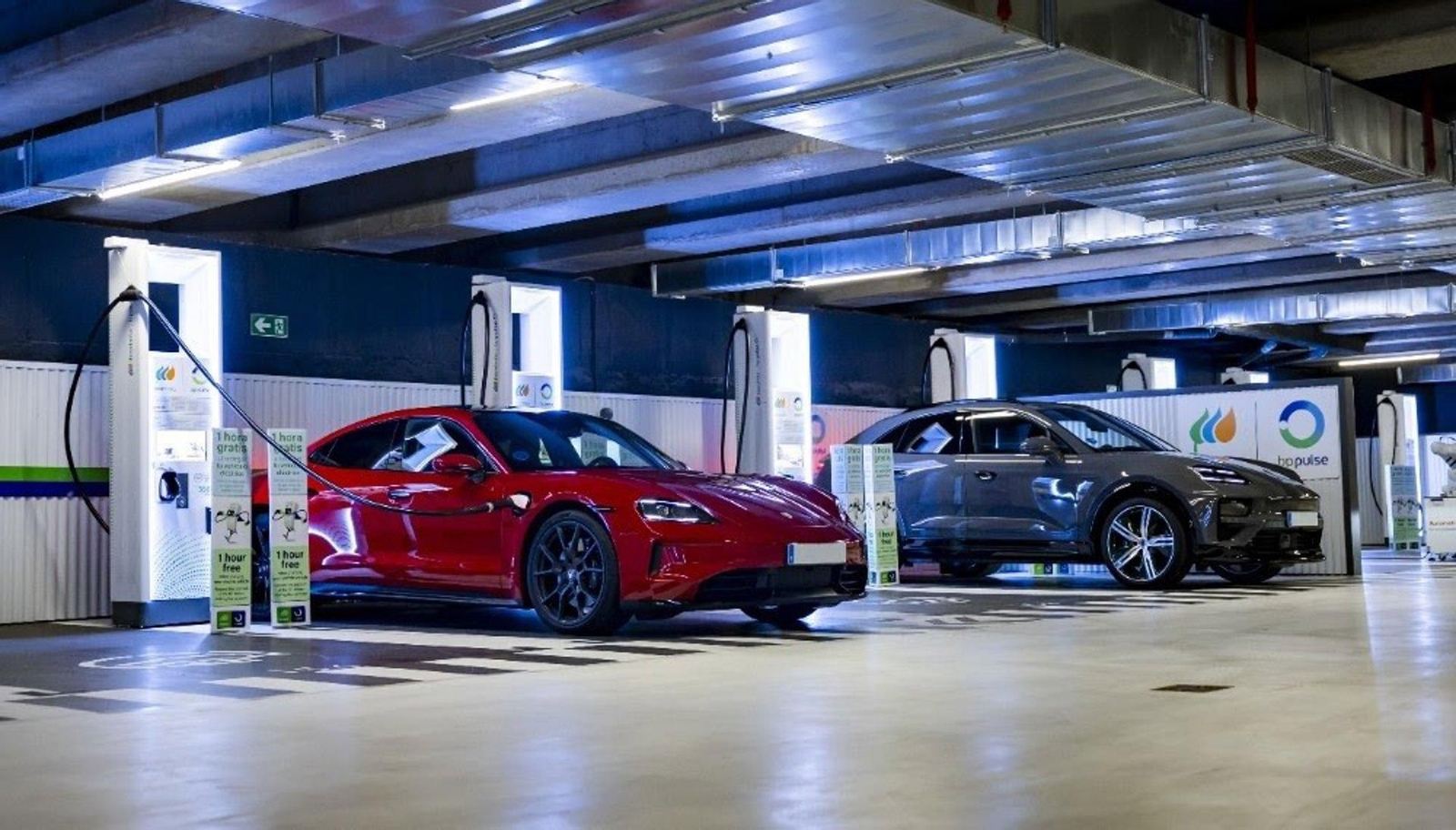 Vista de coches eléctricos conectados en redes de Iberdrola | bp pulse.