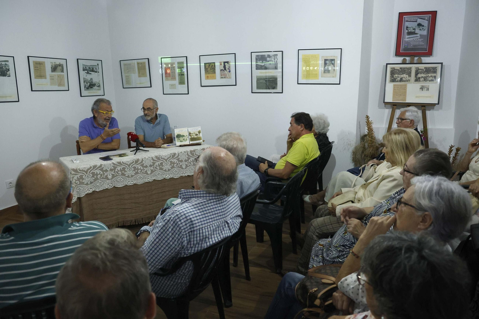 Las fotos de la exposición "El San Roque de los 60" y la presentación de los libros "Plaza de Armas" y "Alameda" de Antonio Pérez Girón