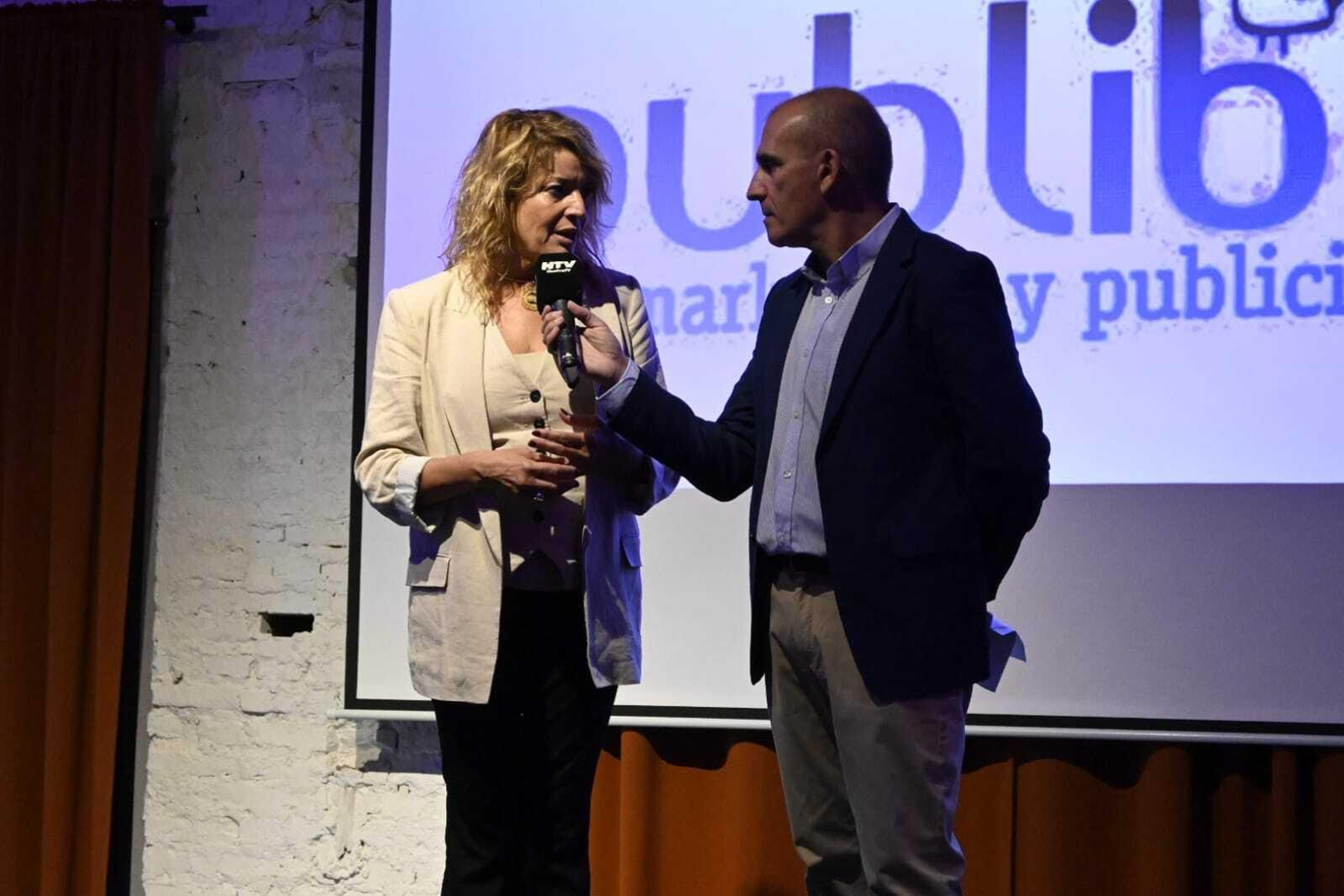 Imágenes de la presentación de las equipaciones del Ciudad de Huelva para la temporada 23/24