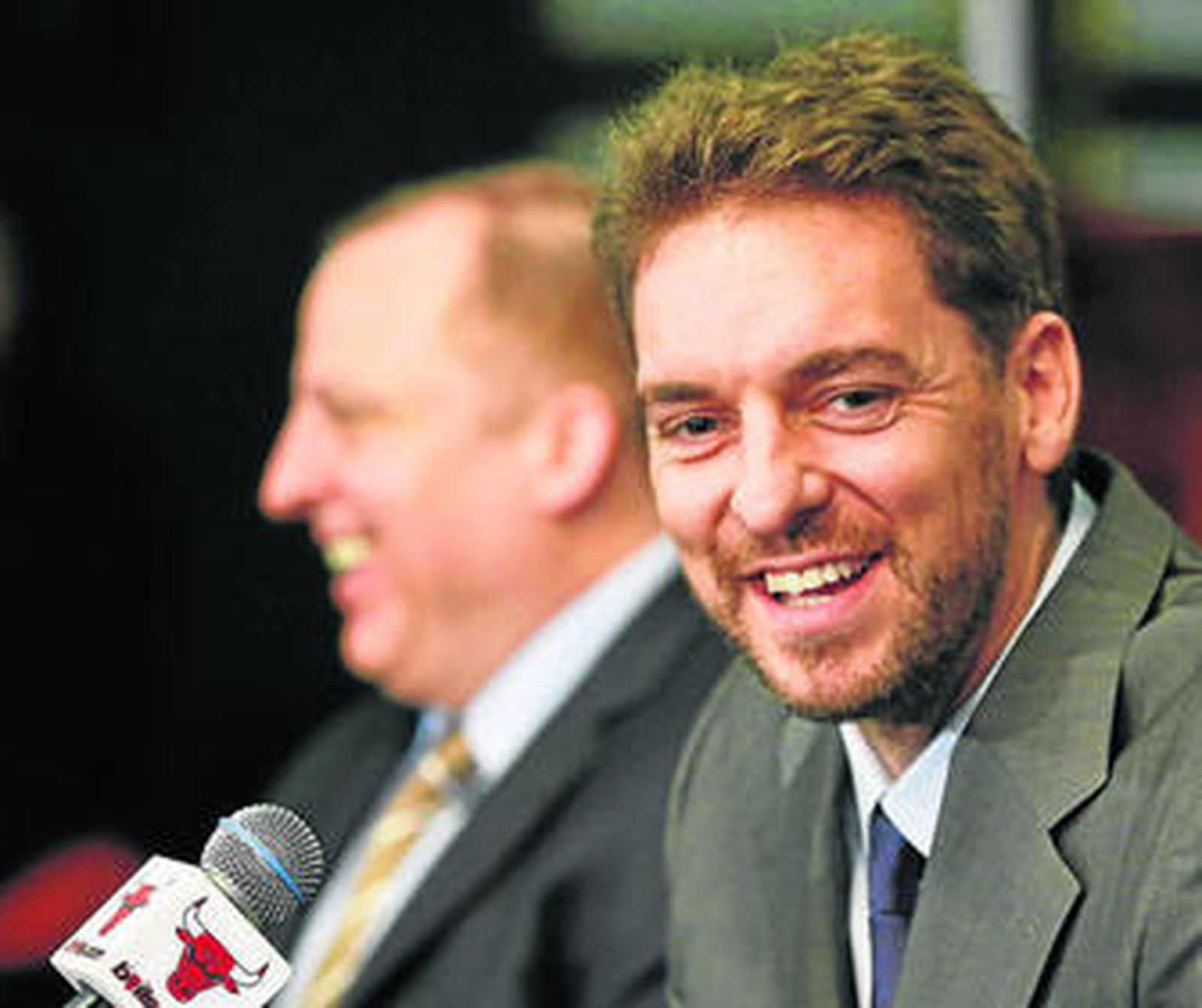 Pau Gasol, el día de su presentación con los Bulls, junto al 'coach' Thibodeau.