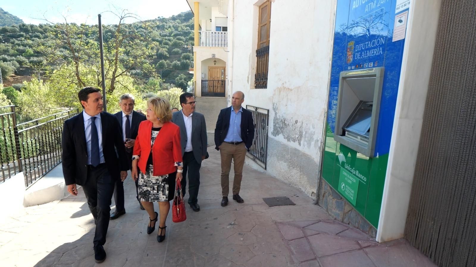 El cajero de Laroya fue el primero en inaugurarse como parte del Programa de Lucha contra la Exclusión Financiera.