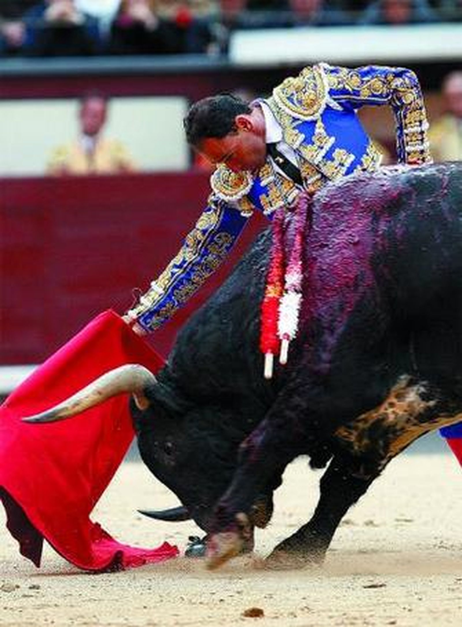 Liria, en un derechazo a su primero, en su despedida de Madrid.