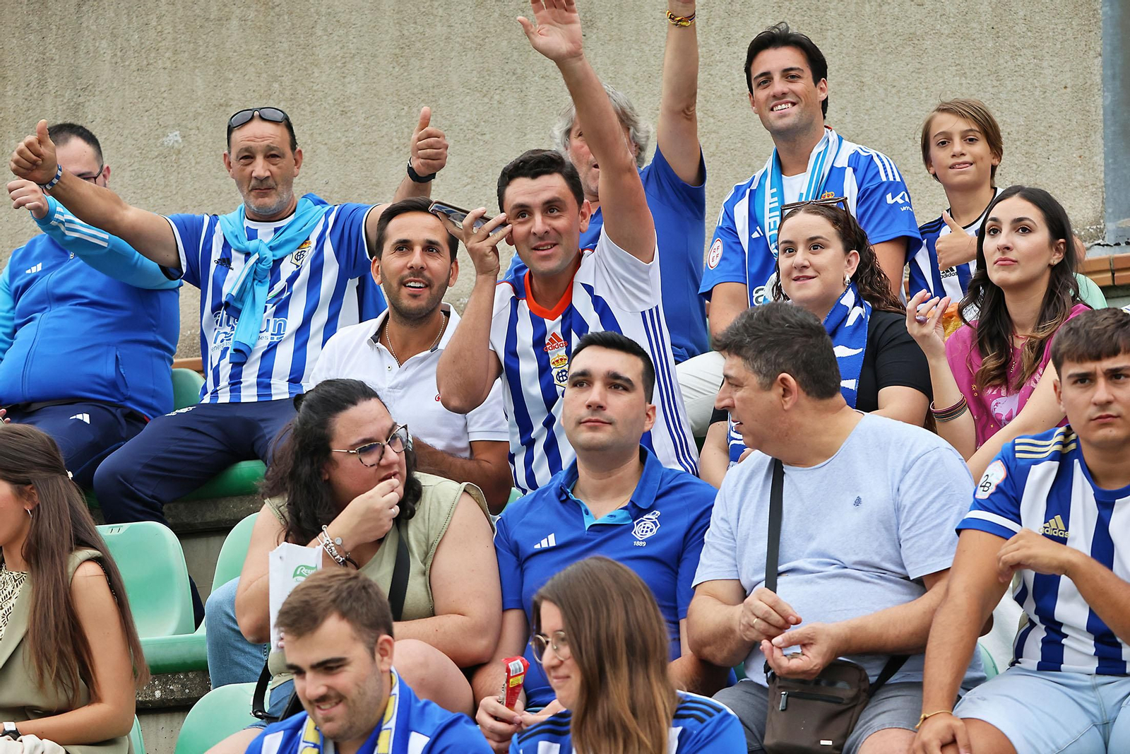 Búscate en las gradas del Betis Deportivo-Recreativo de Huelva