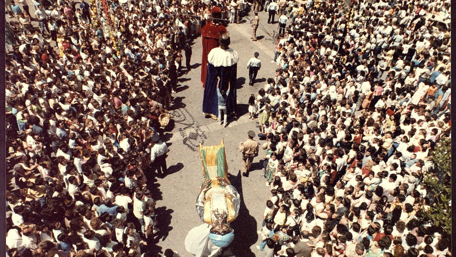 El tradicional cortejo de gigantes y cabezudos de 1984