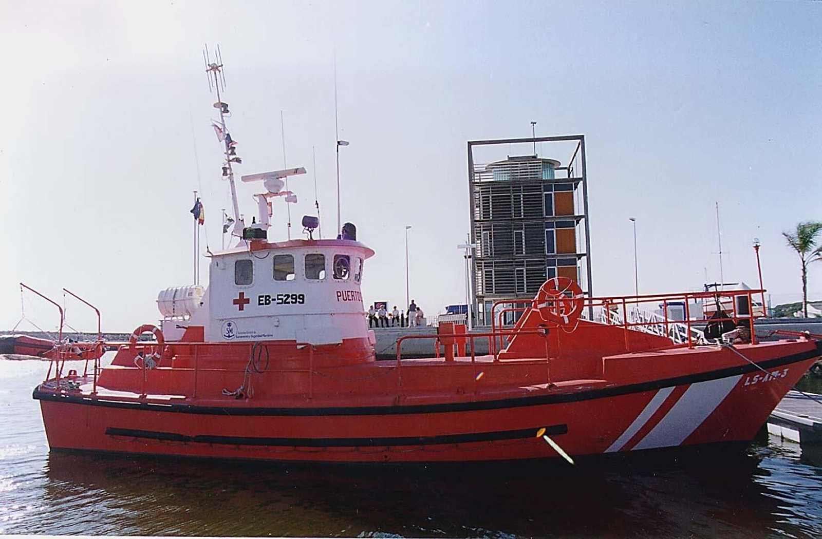 Barco de salvamento  de la Cruz  Roja  de Huelva.