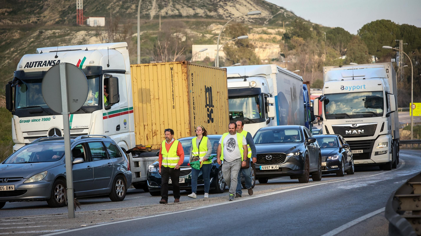 Caos en la cartuja para entrar y salir de Jerez