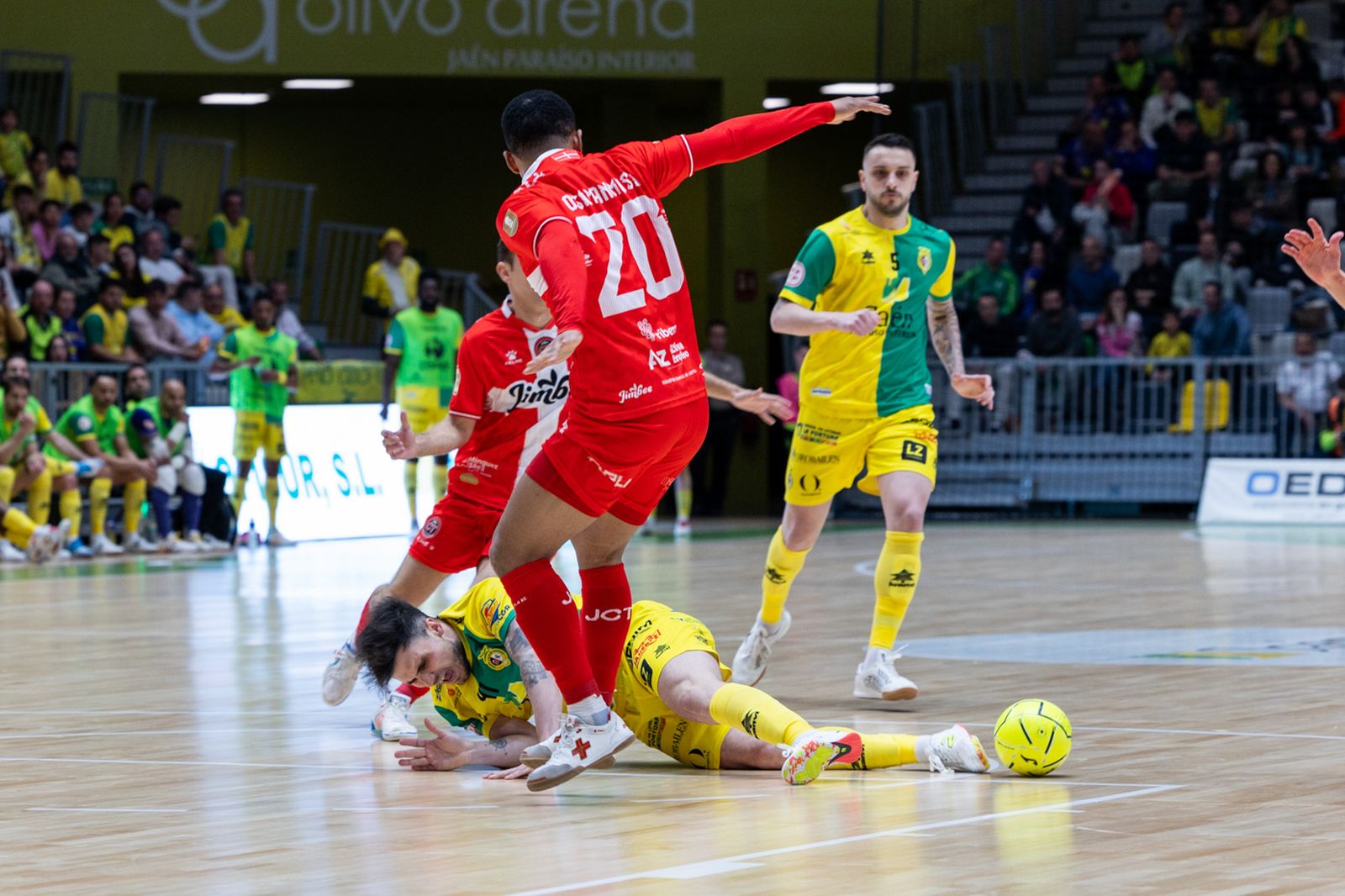 En imágenes: la afición y mejores jugadas del Jaén FS - Jimbee Cartagena