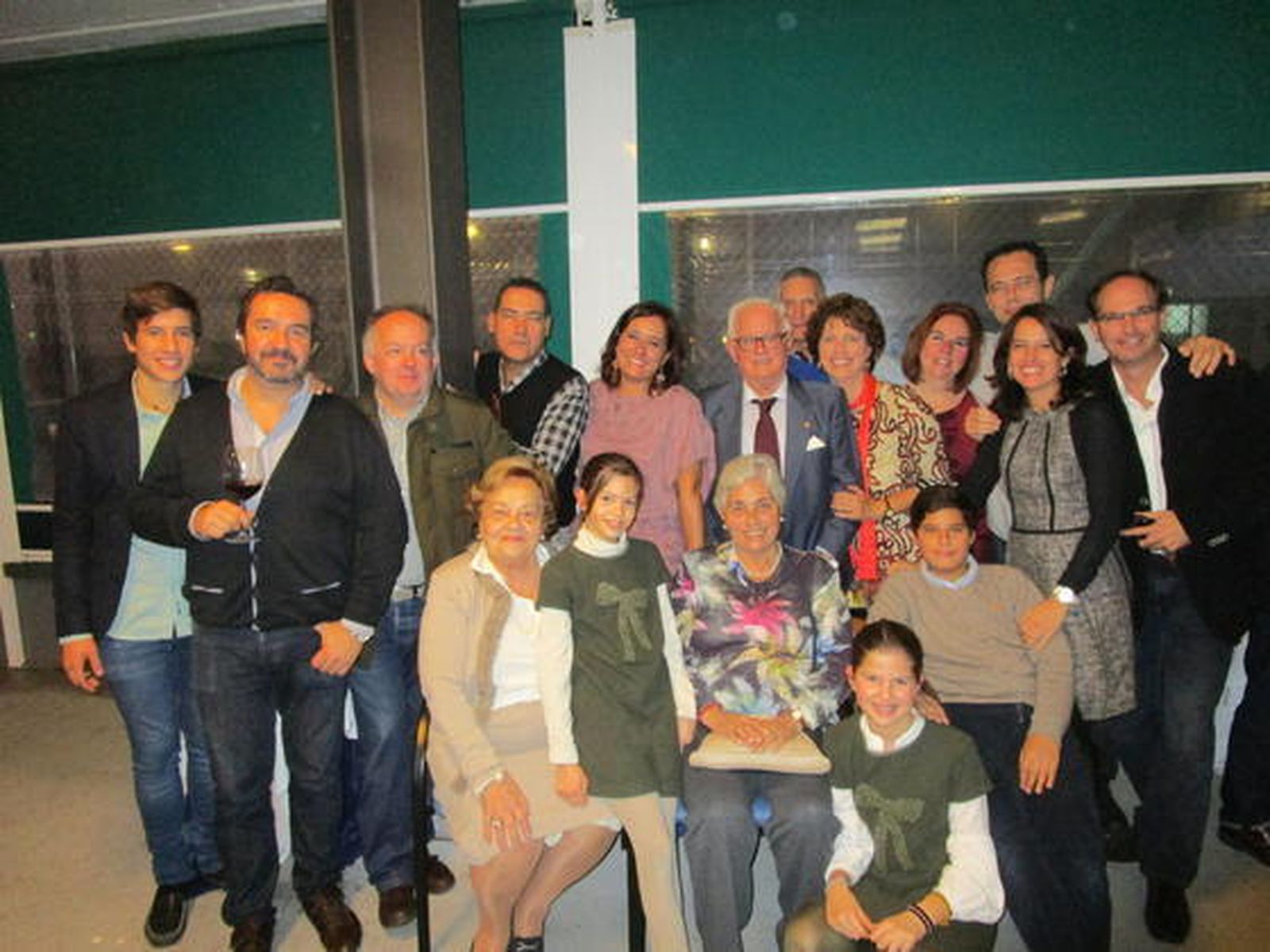 José Utrera, Álvaro Moret, Lupe Díaz, Jaime Utrera, Carlos Escardón, Nuria y Francisco Moret, Manolo Larrán, Rosa Vendoiro, Belén Moret, Jaime Escardón, Ricardo Vidal, Elena Escardón y Carmen y Maite Moret.  Foto: Ignacio Casas de Ciria
