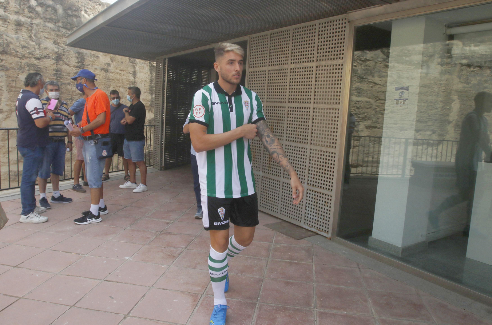 La presentación de Antonio Casas como jugador del Córdoba CF, en imágenes