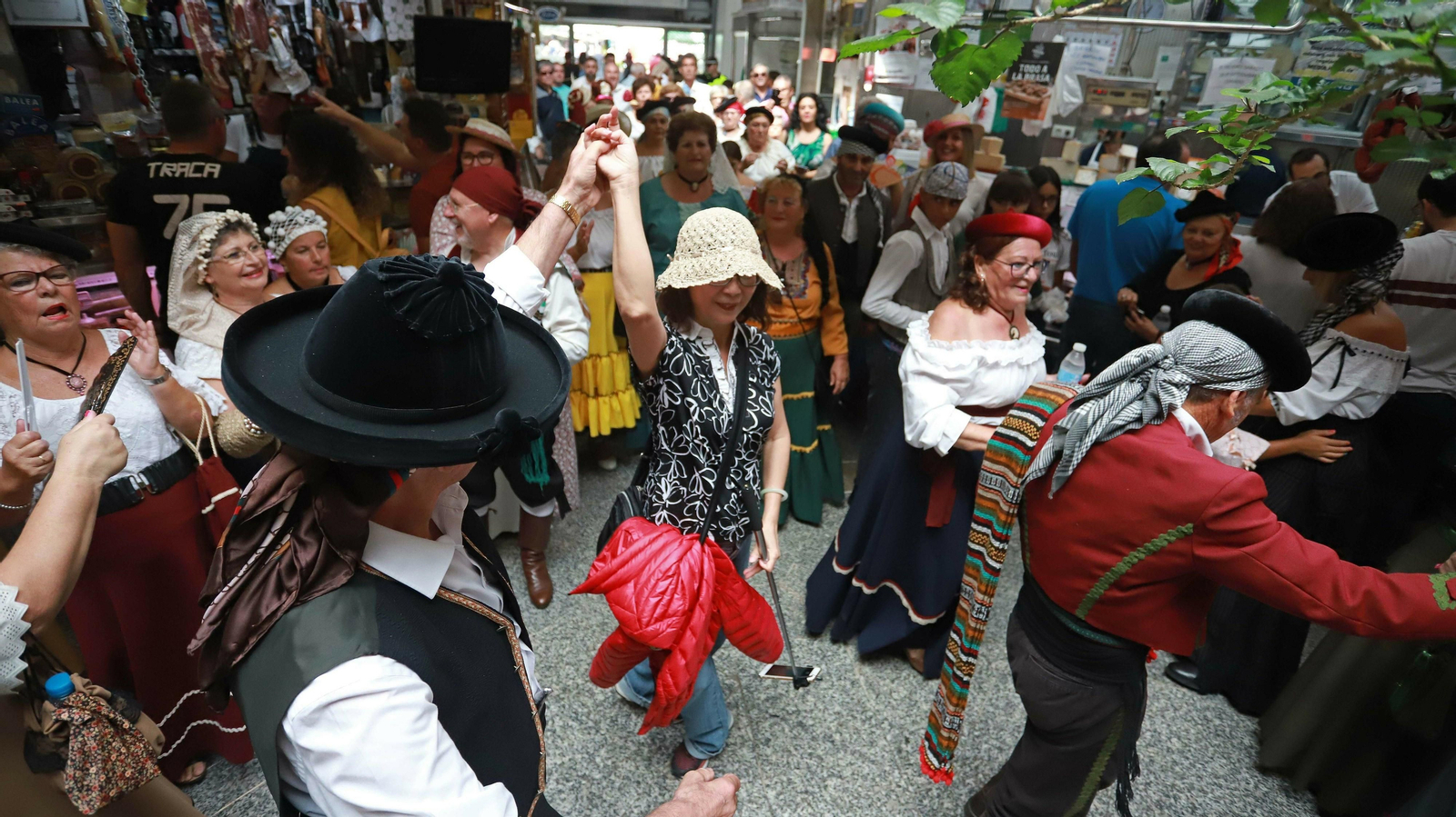 Las mejores fotos del paseo por el mercado de Entremares 2019