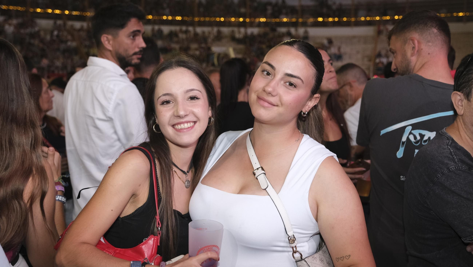 El concierto de Melendi llena de fans la Plaza de Toros de Almería, en imágenes