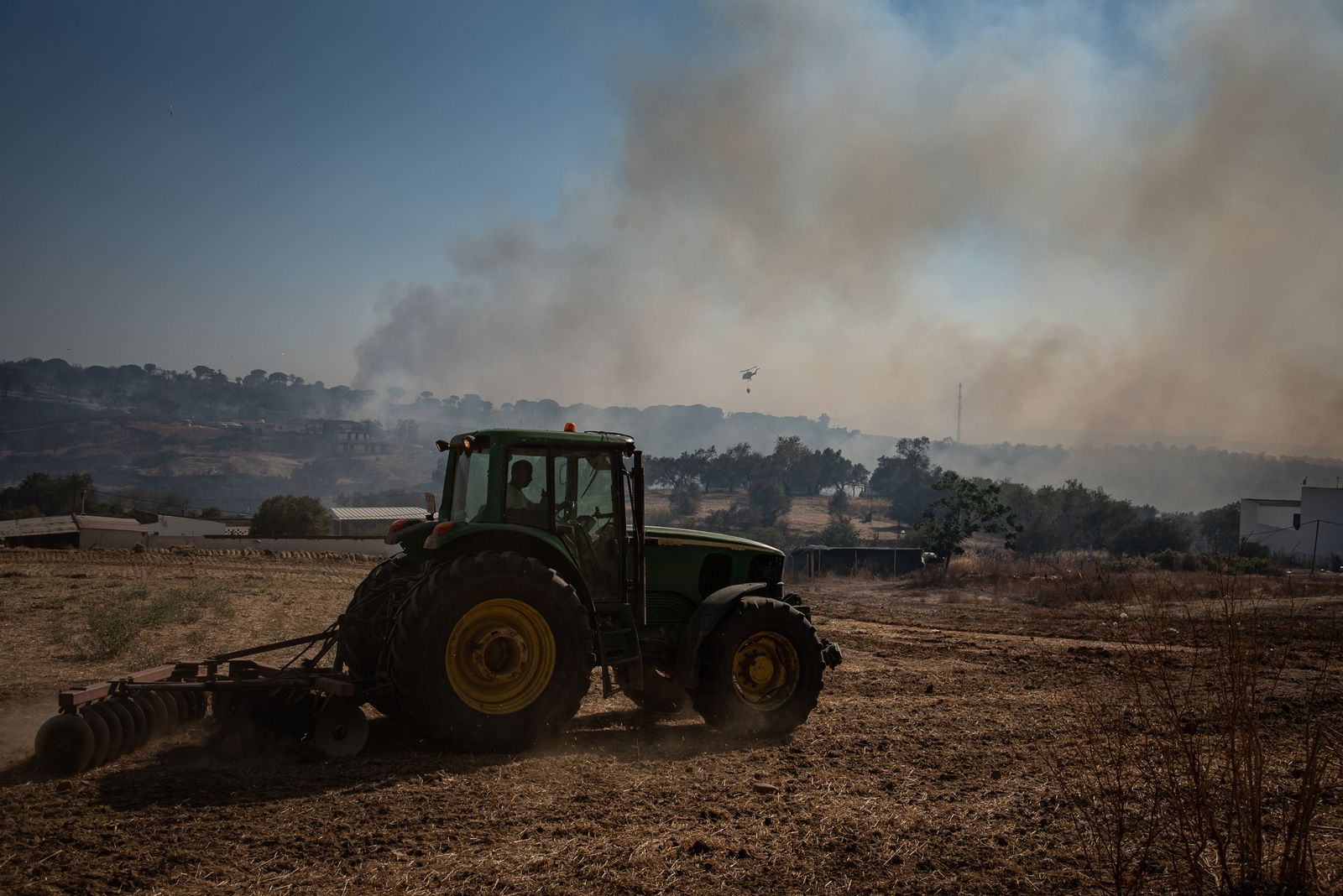 El incendio de Lucena del Puerto en imágenes