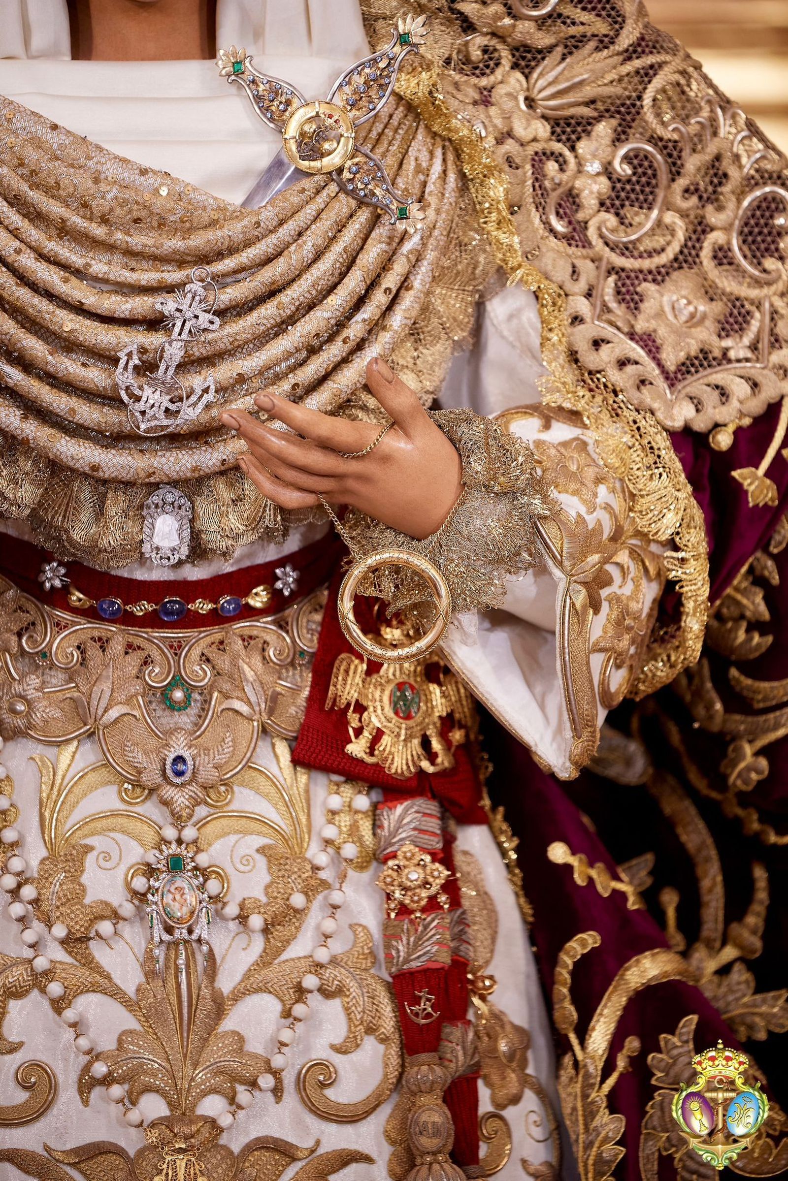 Las primeras imágenes de la reposición al culto de la Esperanza de Triana