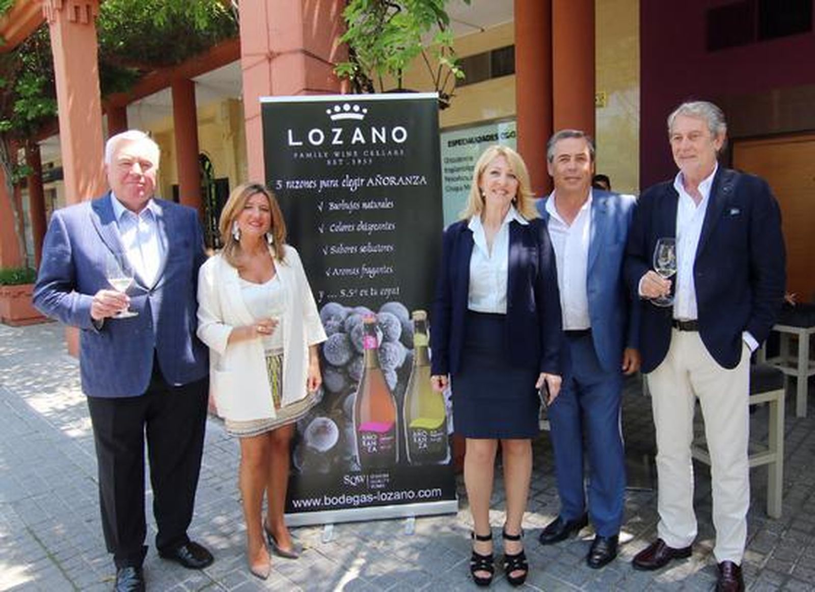 Presentación en El Envero. Bodegas Lozano ha presentado esta semana sus nuevos Frizzante Verdejo y Frizzante Rosé Añoranza de la mano de su presidente, Juan Ramón Lozano. / José Martínez