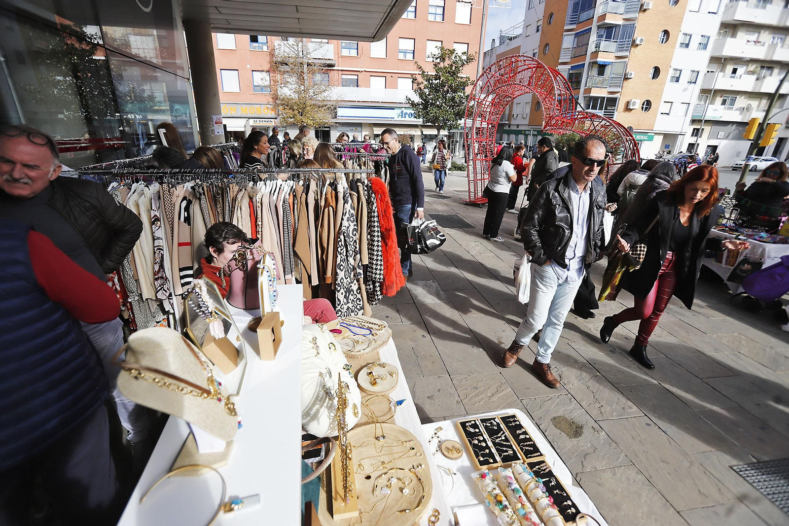 Imágenes del ambiente en el zoco del Mercado del Carmen
