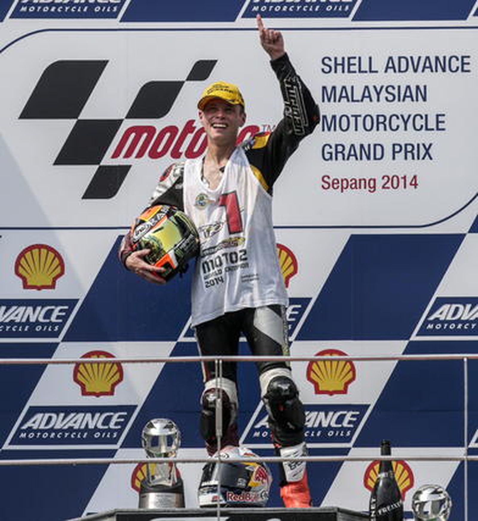Tito Rabat celebra tras proclamarse campeón del mundo en Moto2.

Foto: EFE