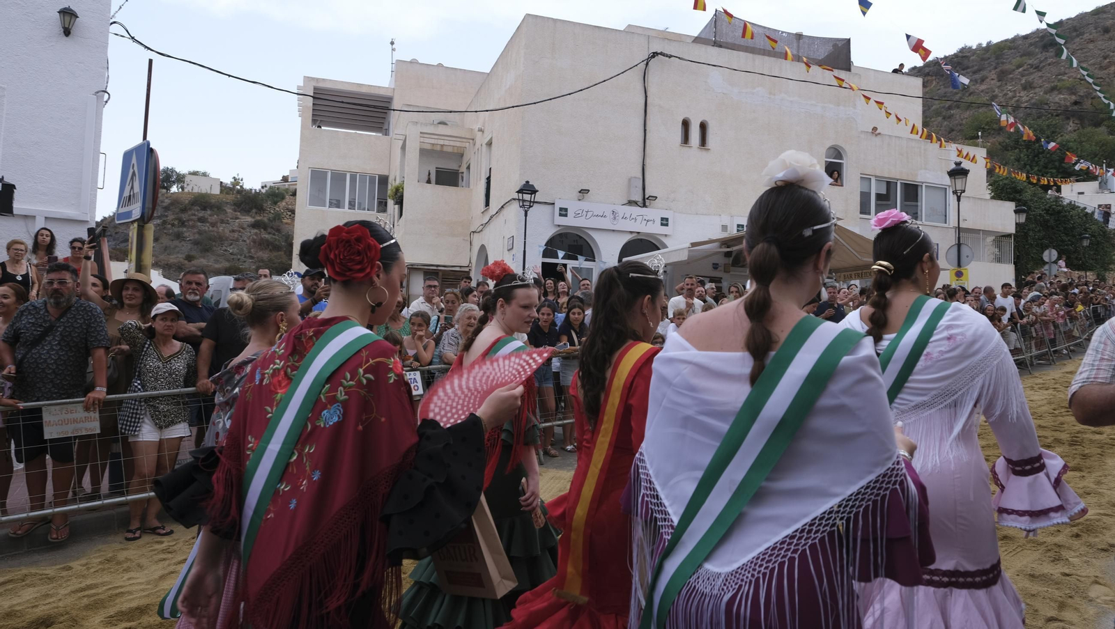 La popular carrera de cintas a caballo de las Fiestas de Mojácar, en imágenes