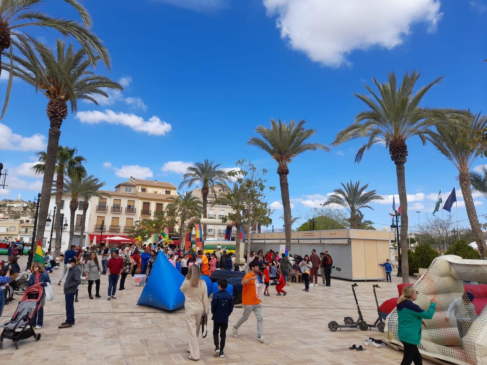 Jornada de ocio y entretenimiento en la Plaza Mayor de Albox.