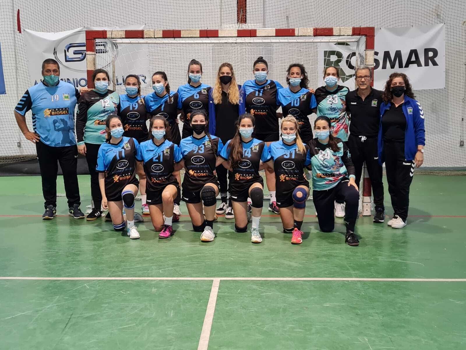 El equipo del BM Solúcar posa antes del partido ante el Universidad.