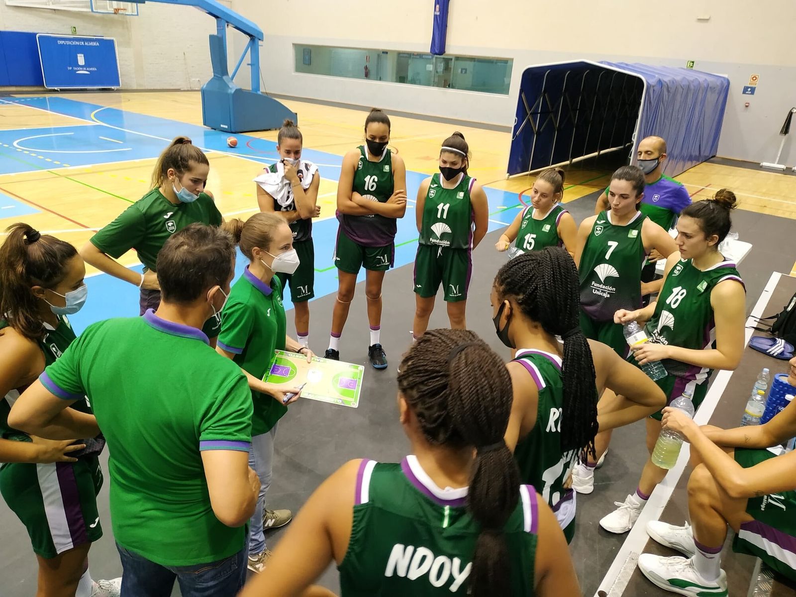 Tiempo muerto del Unicaja Femenino en Almería.