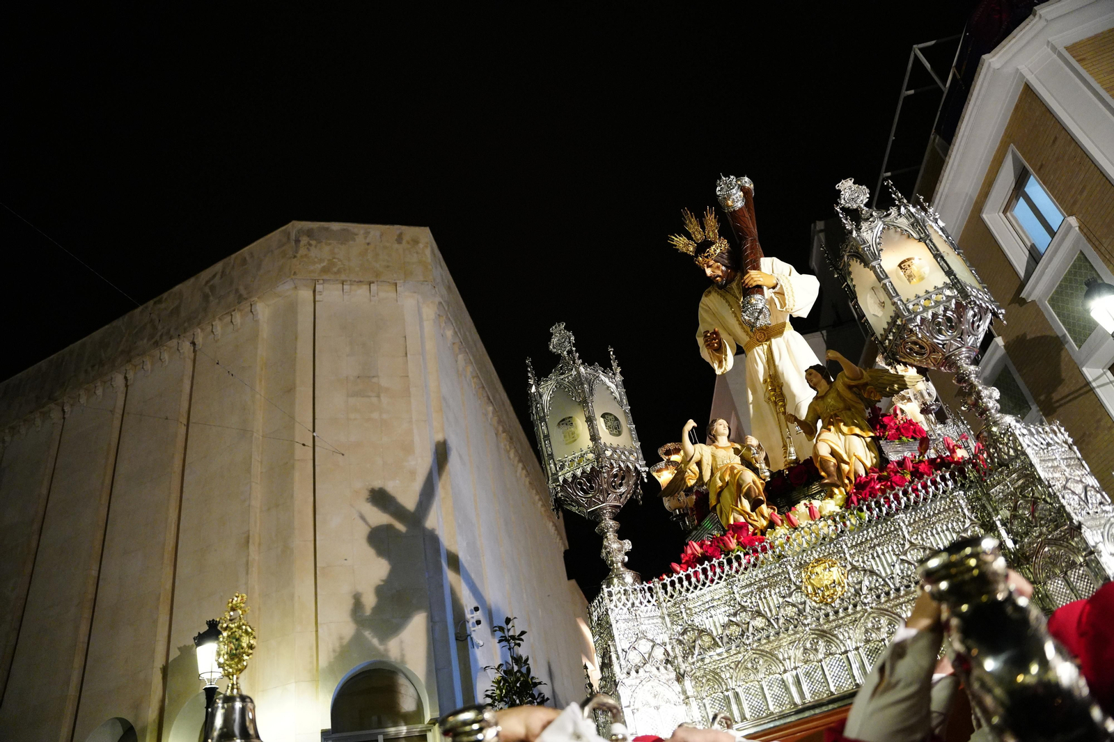Martes Santo en Lucena: Las procesiones del Carmen, Servitas y Amor y Paz, en imágenes