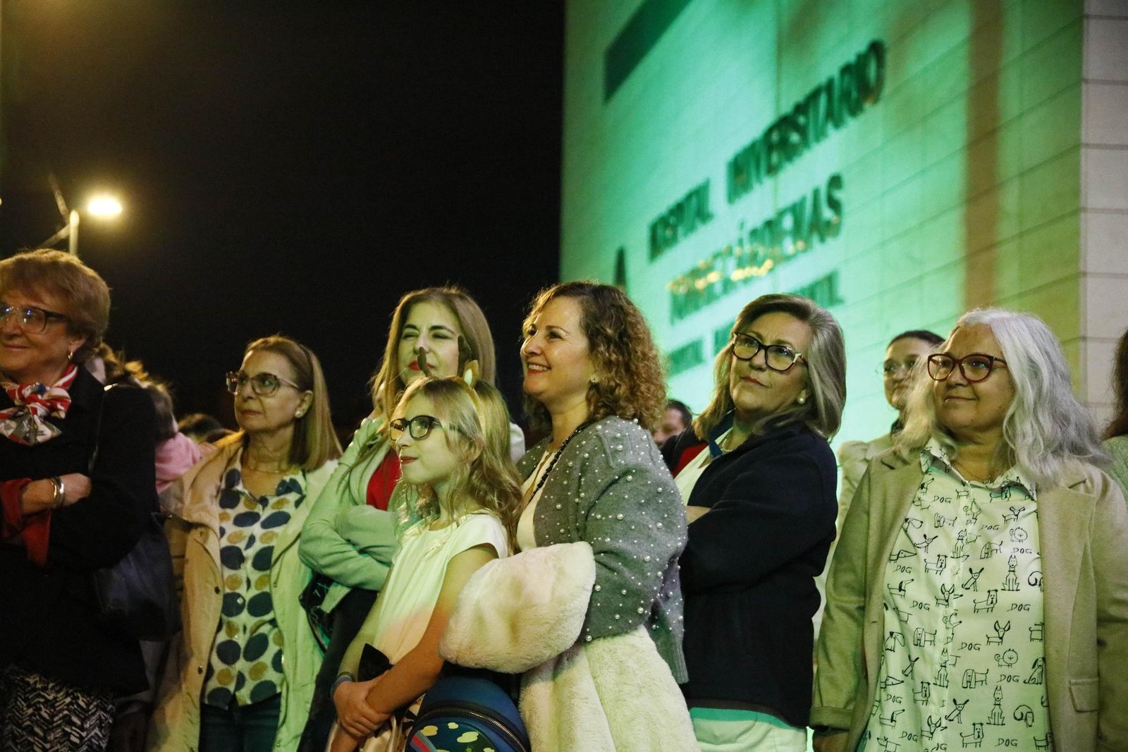 Las imágenes del encendido de la iluminación navideña en el Hospital Torrecárdenas de Almería