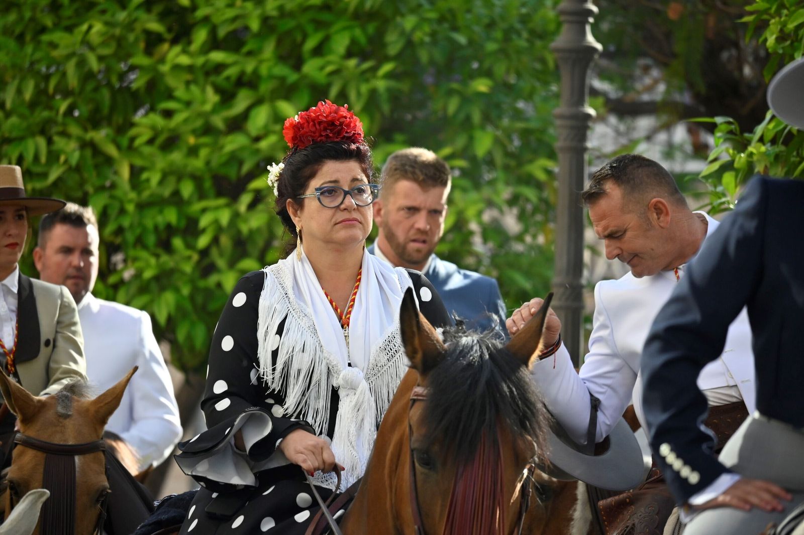 Imágenes de los peregrinos de la Hermandad de Emigrantes en su salida por las calles de Huelva