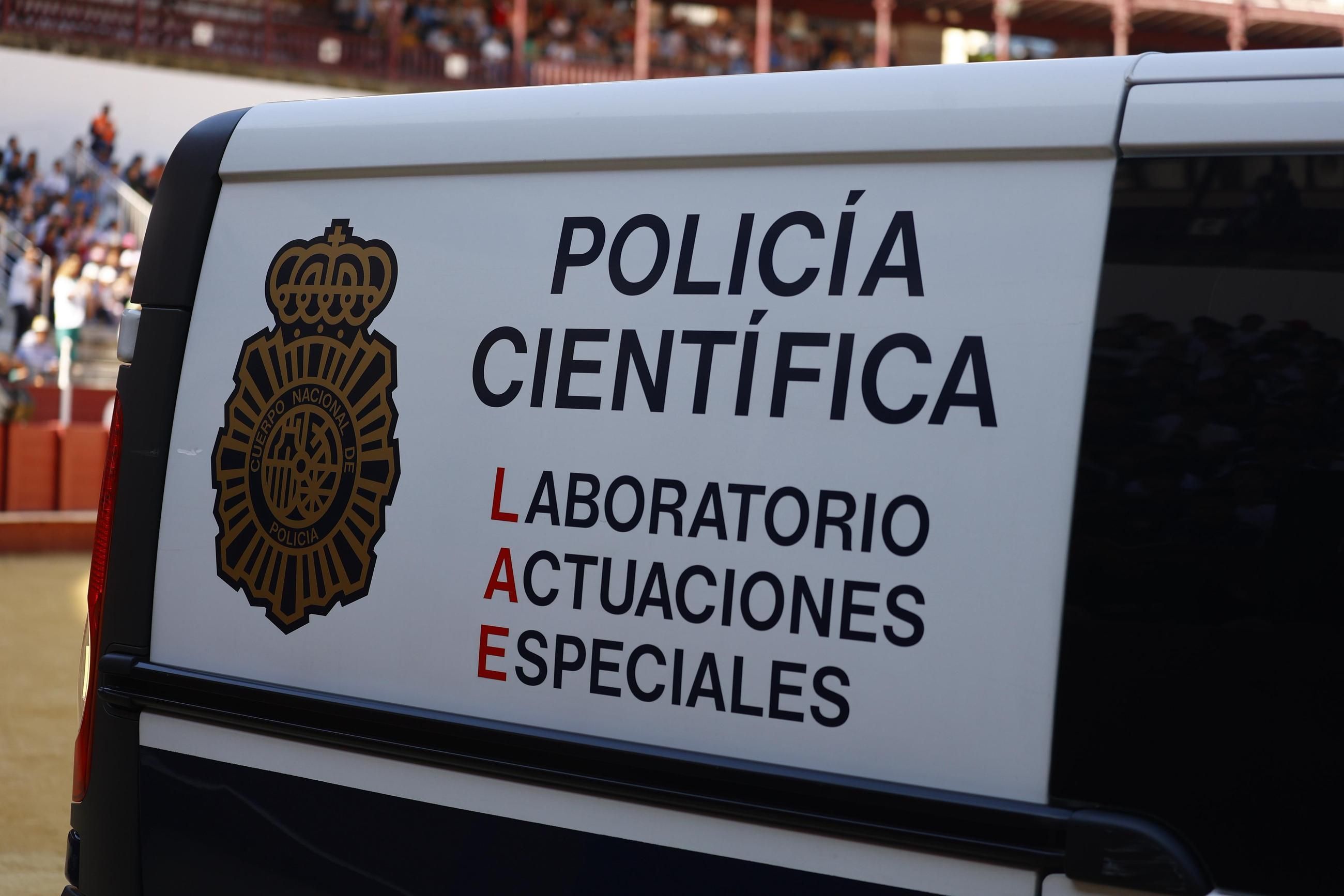 Despliegue de los Tedax en Málaga: (falsa) alarma por un vehículo extranjero con un arma junto al asiento del conductor