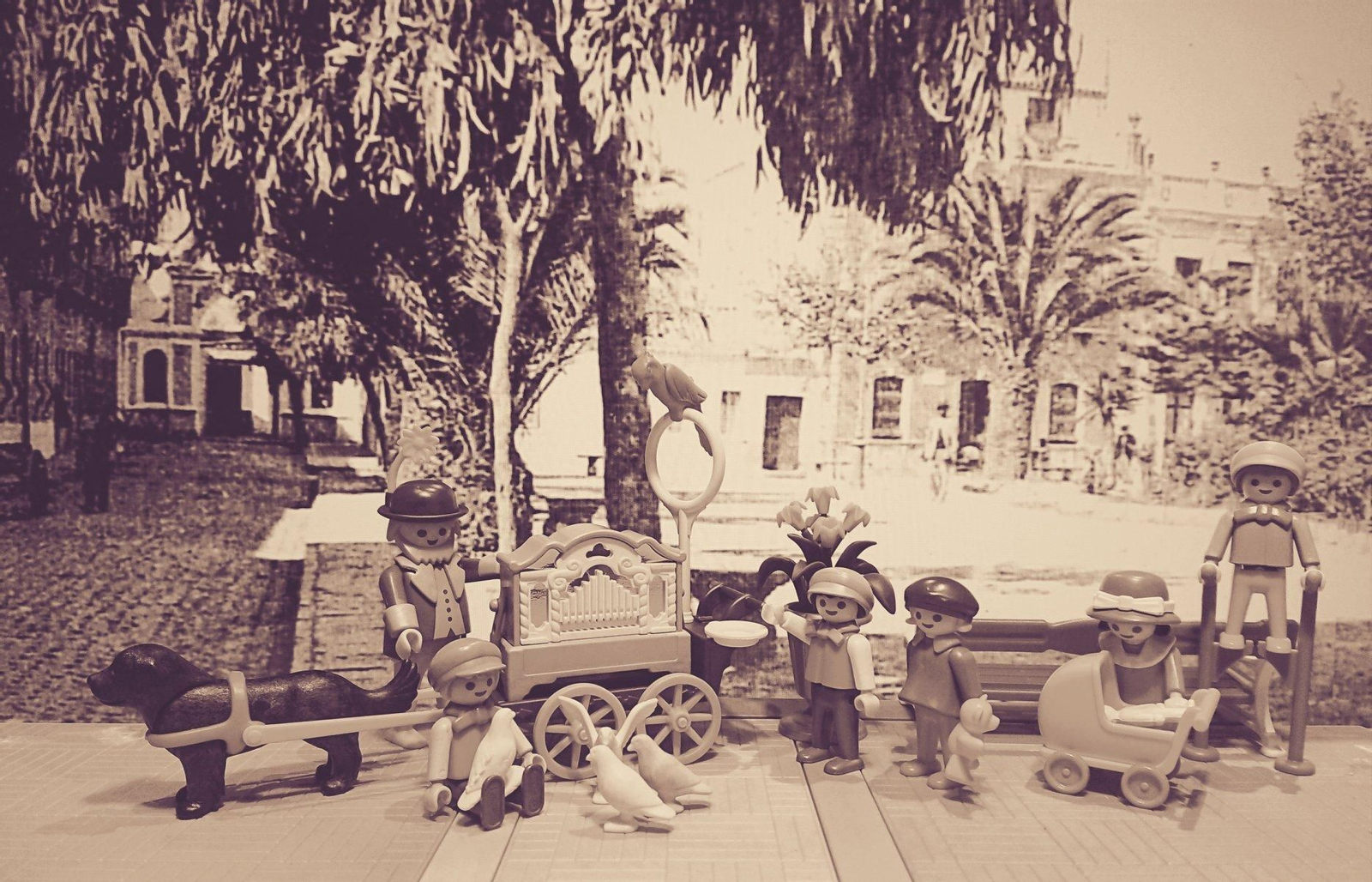 La historia de La Línea, a través de figuras de Playmobil