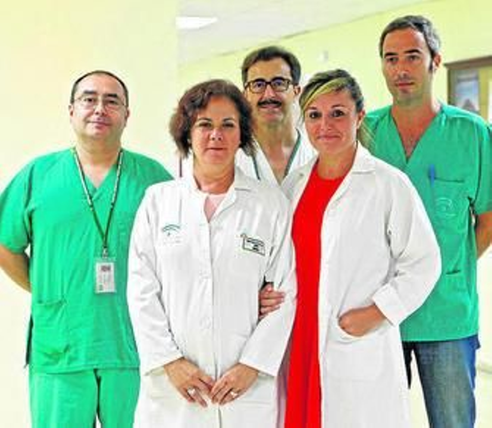 Profesionales que participaron en el trasplante a corazón parado en el hospital.