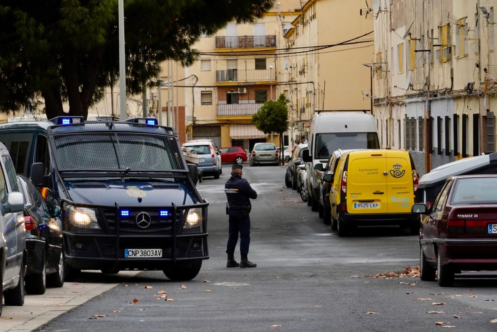 Imágenes de la macrooperación de la Policía Nacional este martes en El Torrejón y Pérez Cubillas: 200 agentes rastrean la zona