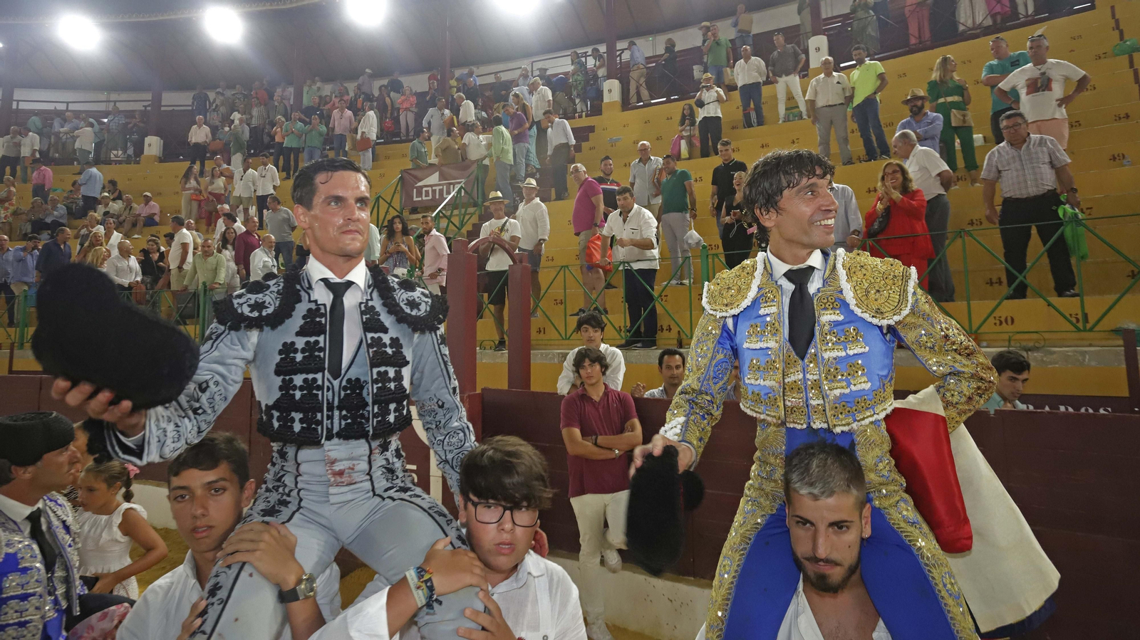 Fotos de la corrida del viernes de la Feria de La Línea: Curro Díaz, Manuel Escribano y David Galván