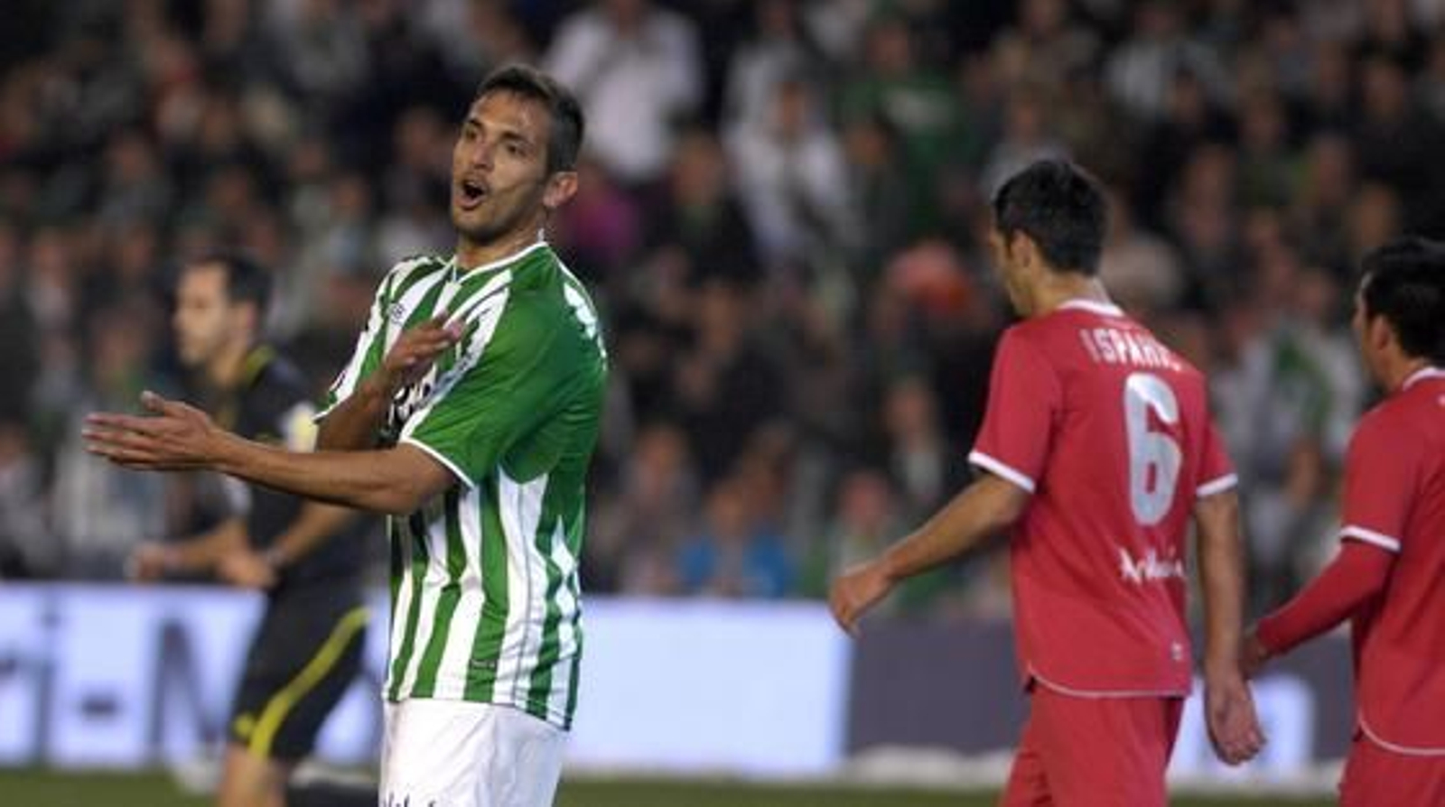 Santa Cruz se lamenta de una ocasión perdida. / Manuel Gómez