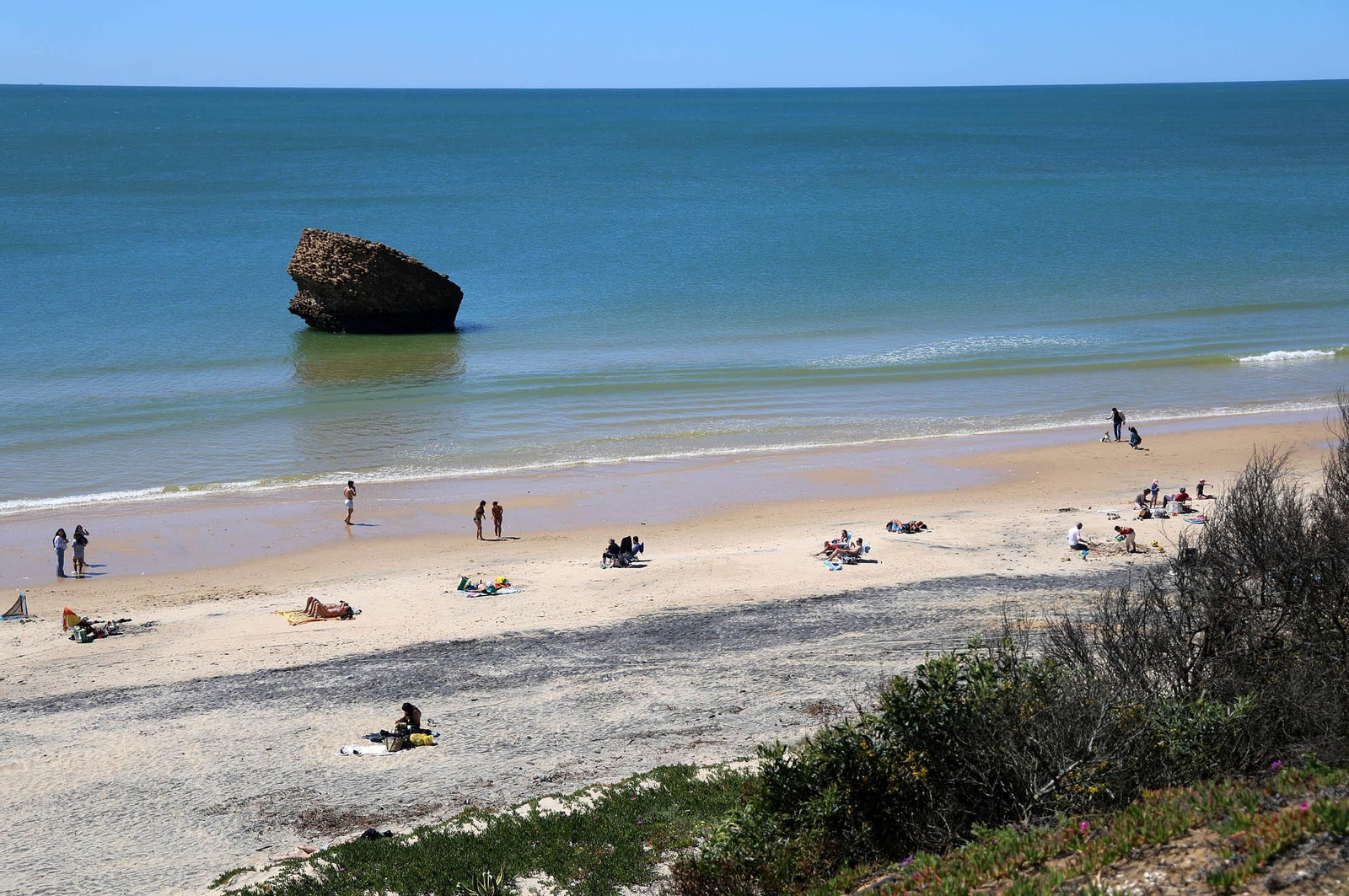 Imágenes del ambiente en las playas de Huelva