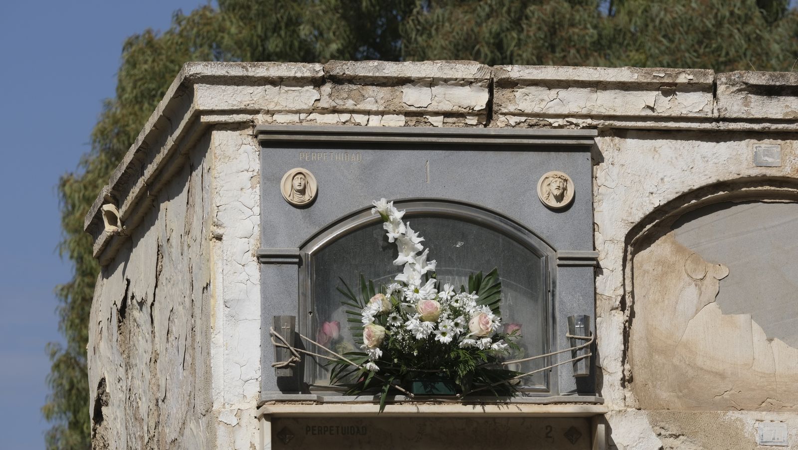 Imágenes del Día de Todos los Santos en el Cementerio de San José de Almería