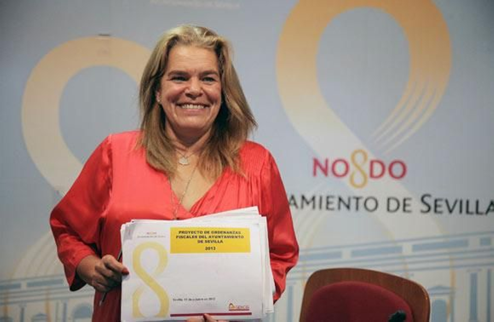 El Ayuntamiento sube las tarifas de Tussam, la zona azul, la grúa y el IMD