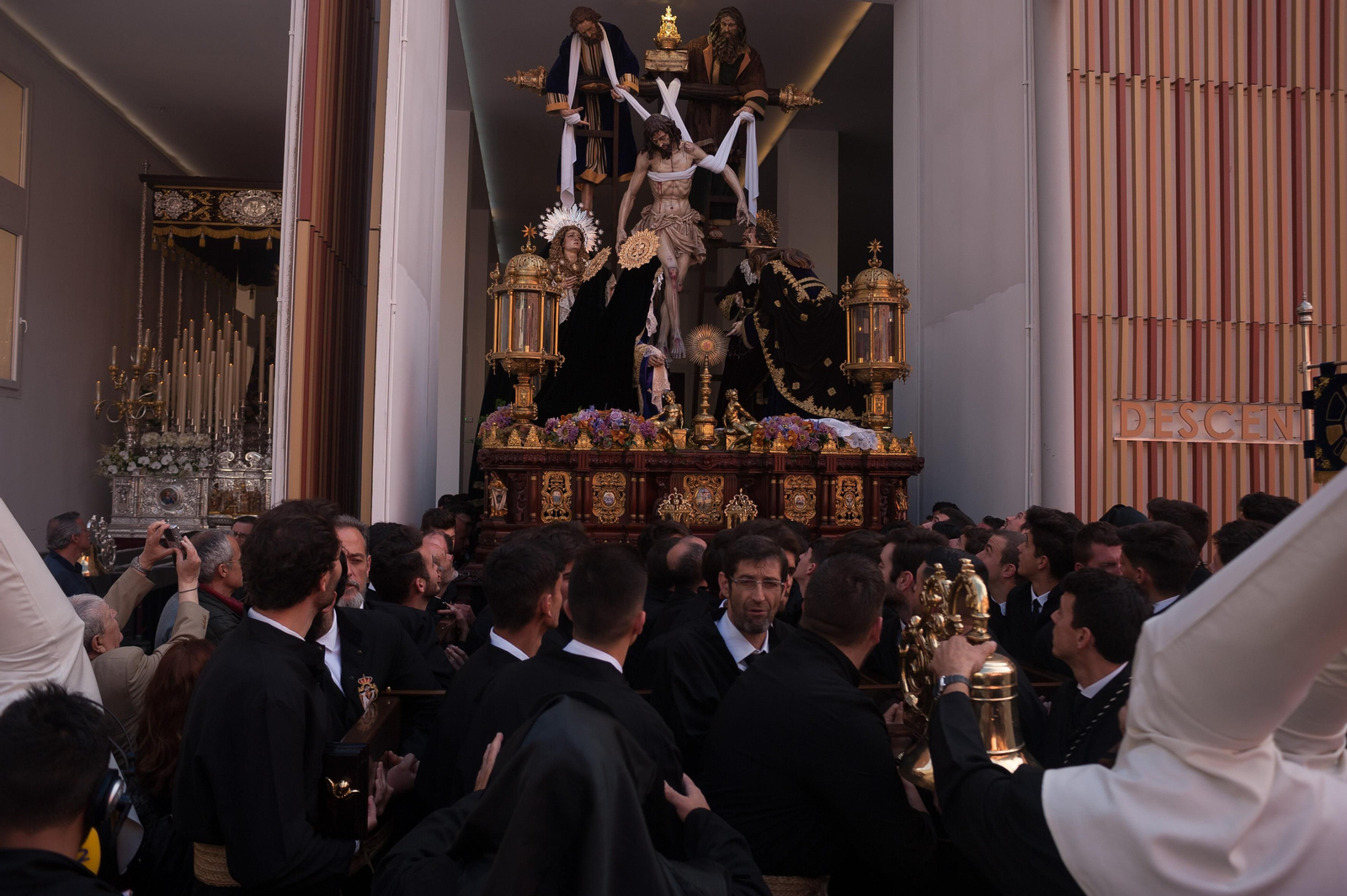 Las fotos de Descendimiento del Viernes Santo en Málaga Las fotos de Descendimiento del Viernes Santo en Málaga