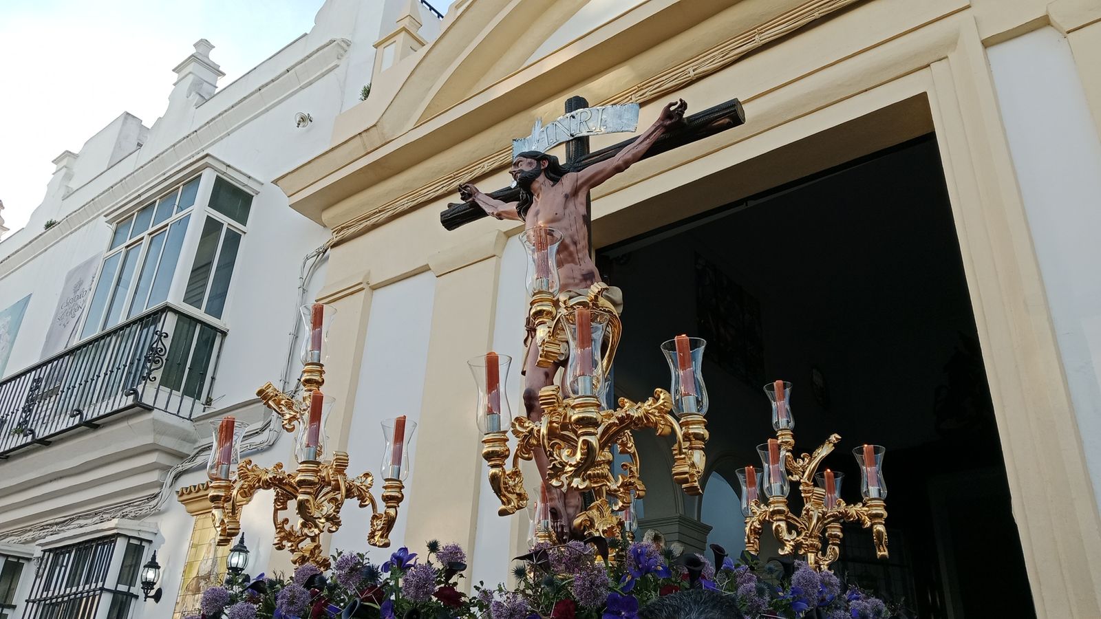 Las imágenes del Vía Crucis de Expiración en San Fernando
