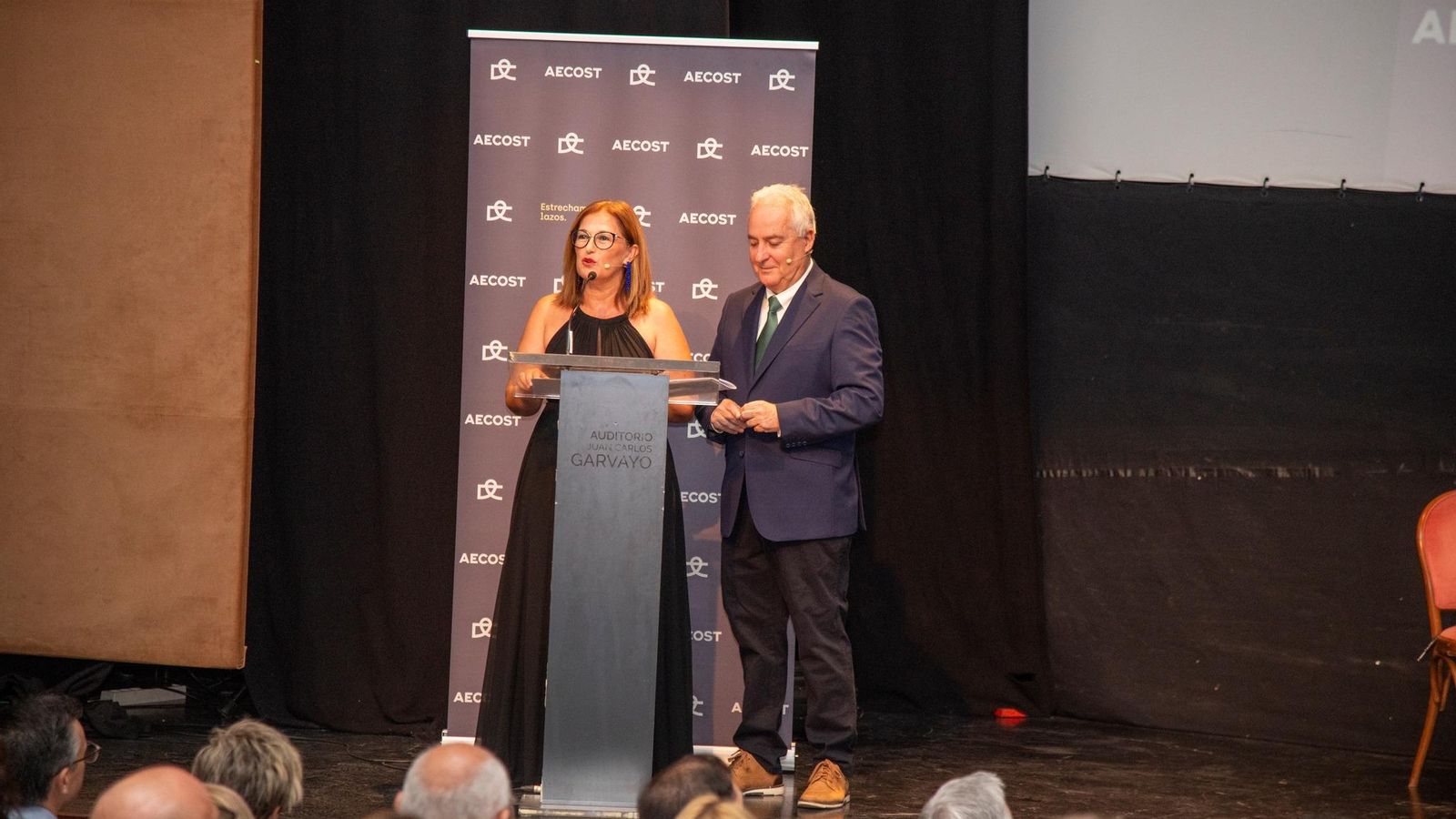 Los veteranos periodistas de la Costa Encarni Pérez y Pedro Feixas fueron los encargados de conducir la gala