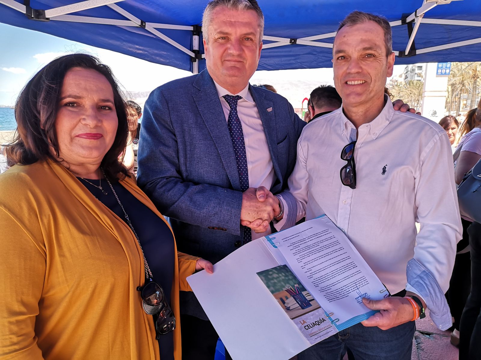 El delegado de Salud recoge las peticiones de Aspeceal.