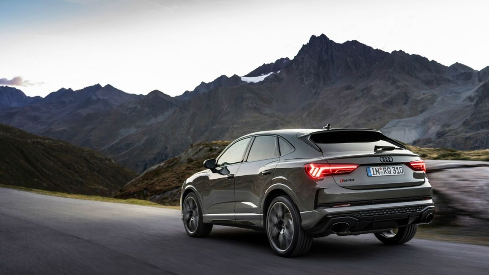 La base técnica para esta edición numerada es la del RS Q3 con sus 400 CV, cambio automático de doble embrague y tracción total.