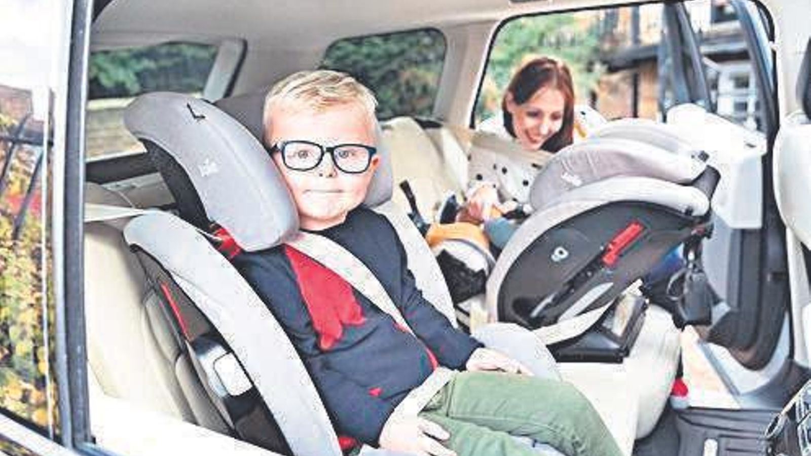 En el coche, es obligatorio el uso de las sillas de retención infantil.