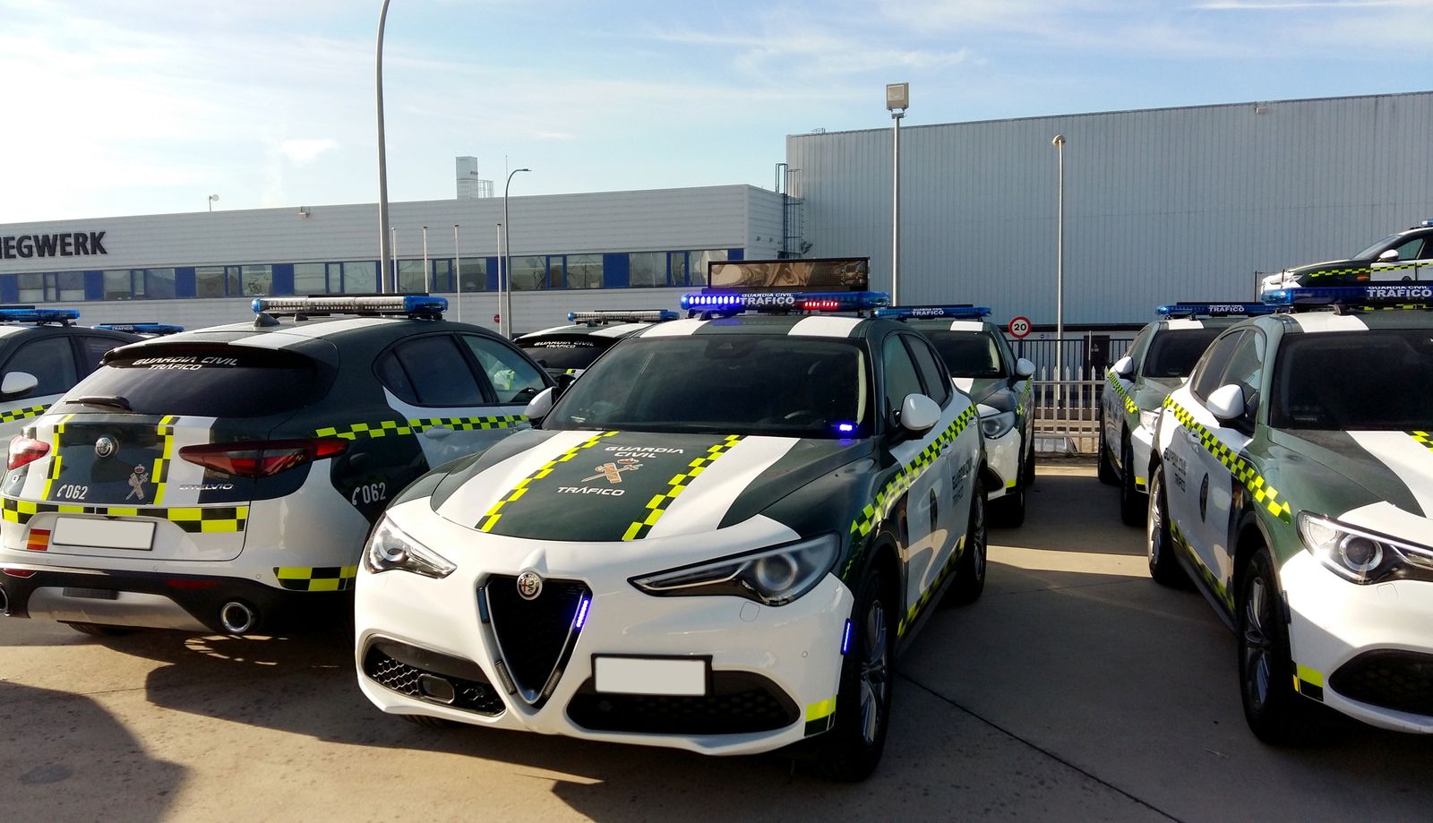 La Guardia Civil recibe 301 nuevos Alfa Romeo Stelvio Q4
