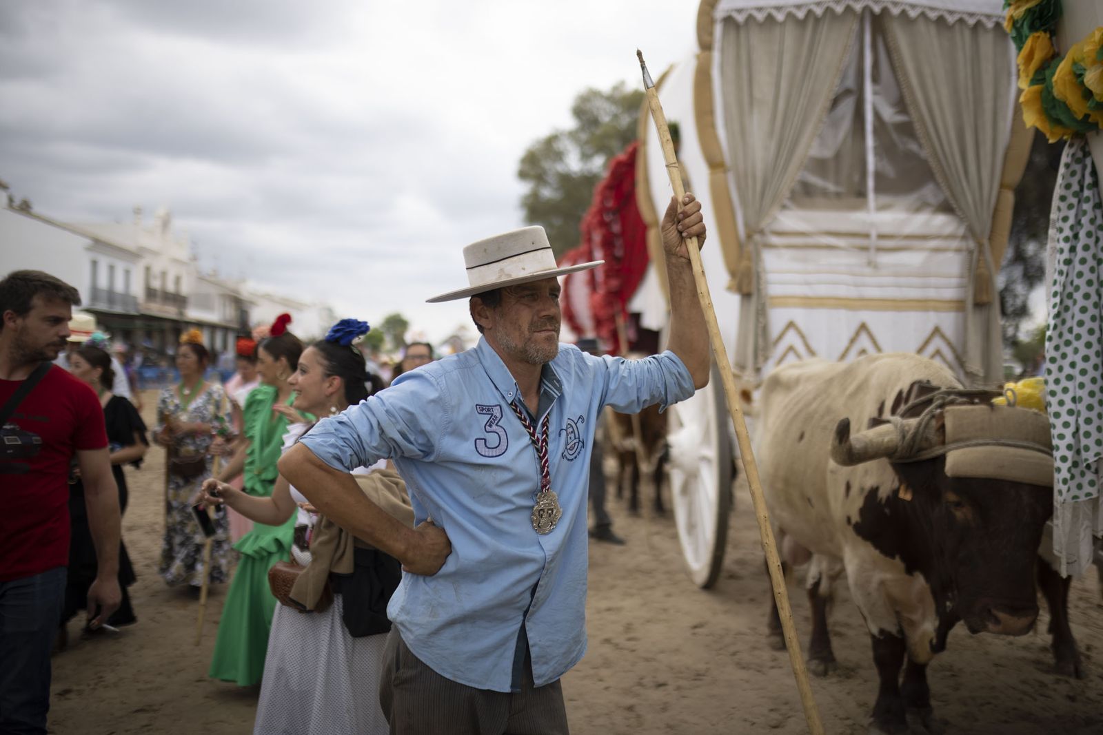 El Rocío 2023: Imágenes de ambiente en la aldea durante la presentación de las Hermandades