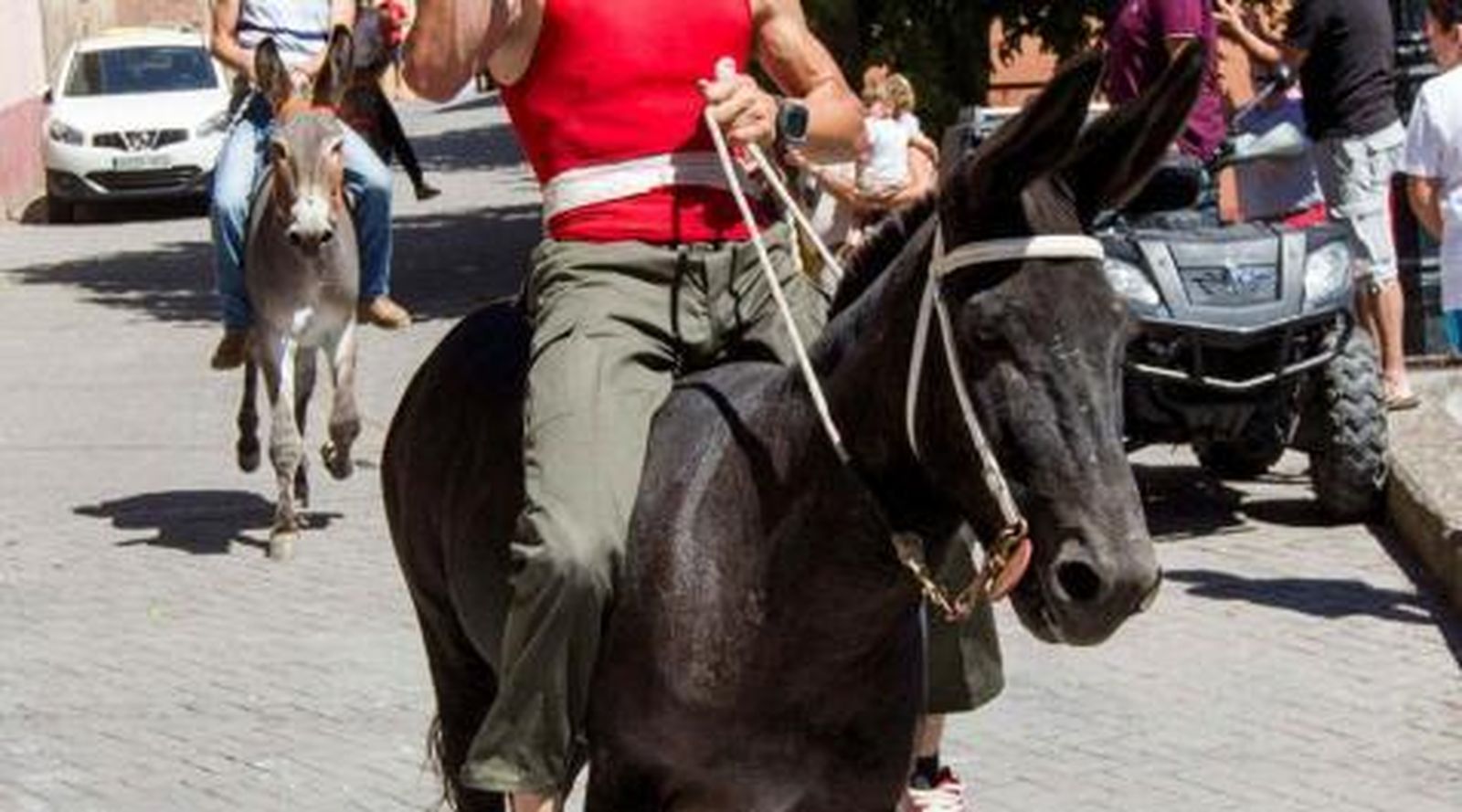 Indignantes imágenes de una carrera de burros celebrada en La Rioja