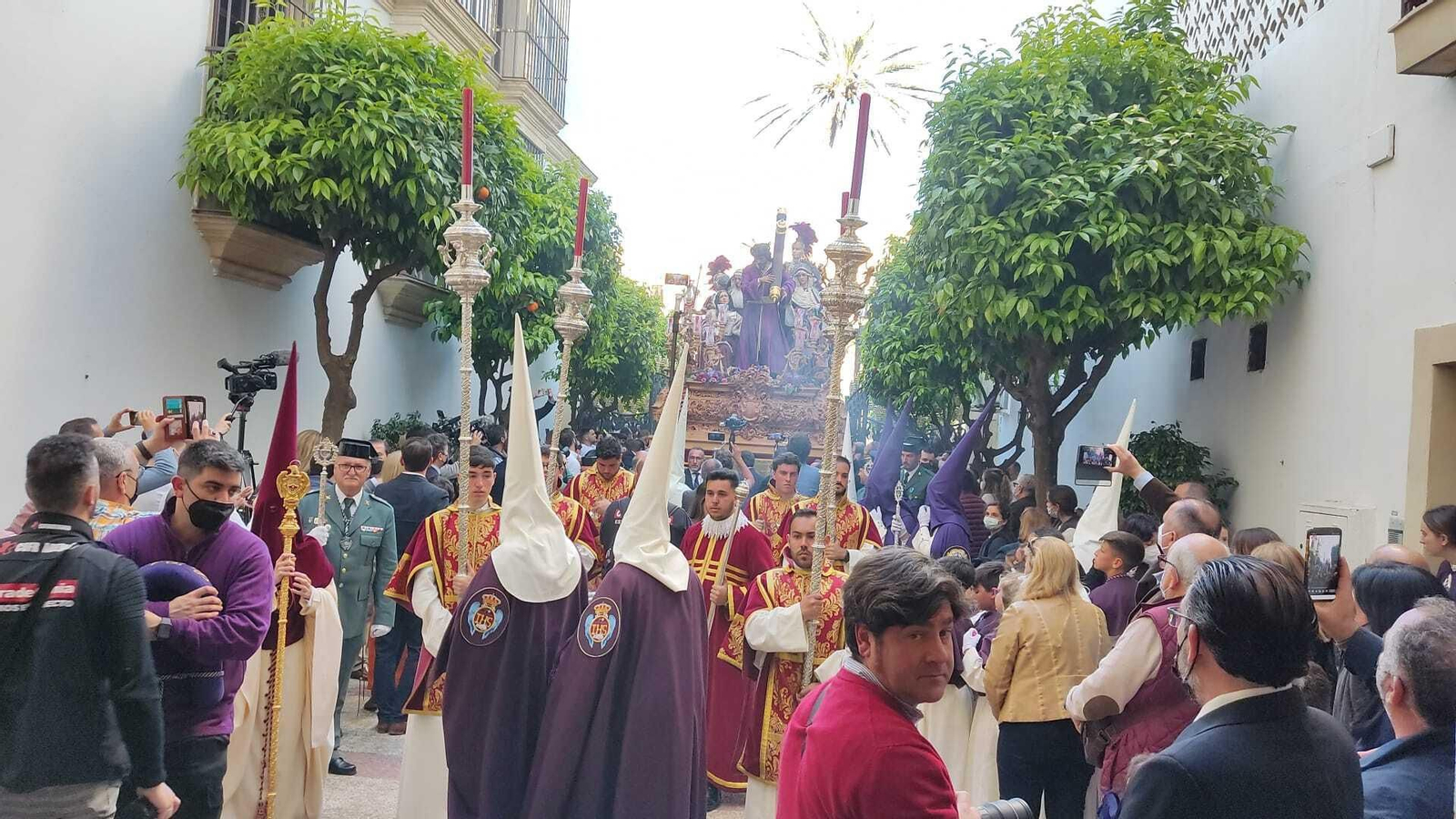 La Hermandad de La Entrega en su primera salida a Jerez