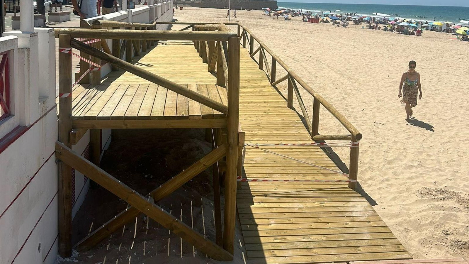 El nuevo acceso para personas con movilidad reducida a la playa Victoria.