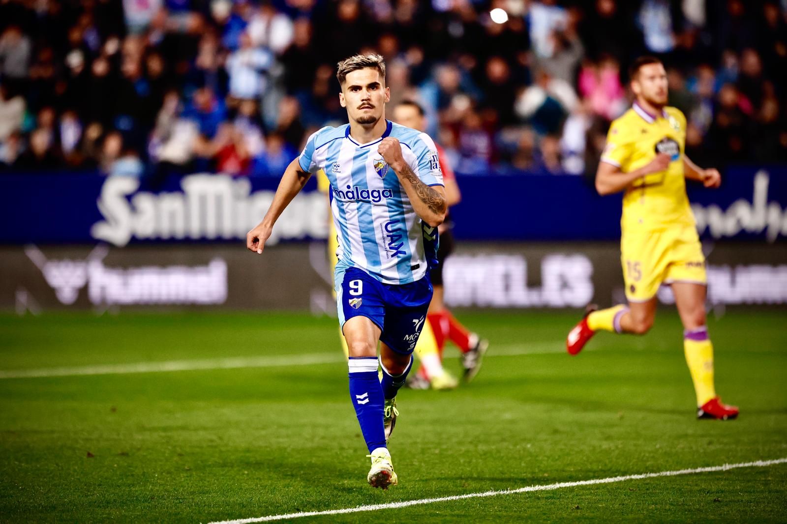 Chupete celebra el 1-0 ante el Real Valladolid en La Rosaleda.